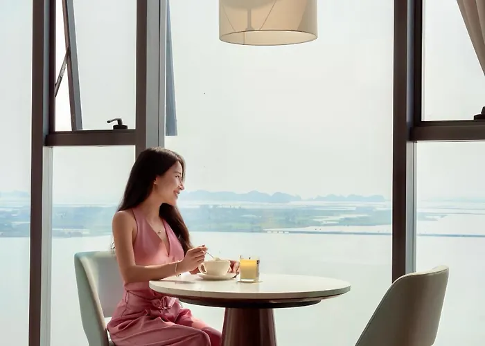 A La Carte 5* Hạ Long